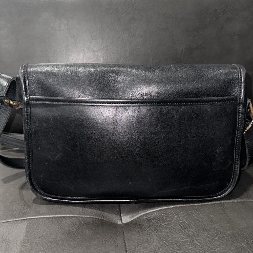 Coach Black Leather Shoulder Bag with Gold Turnlock - Picture 5 of 12